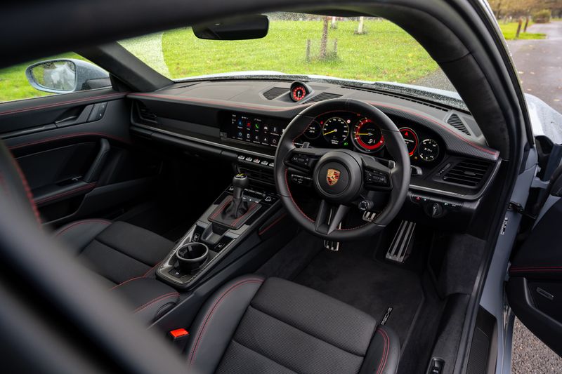 Porsche 911 (992) GT3 Touring PDK