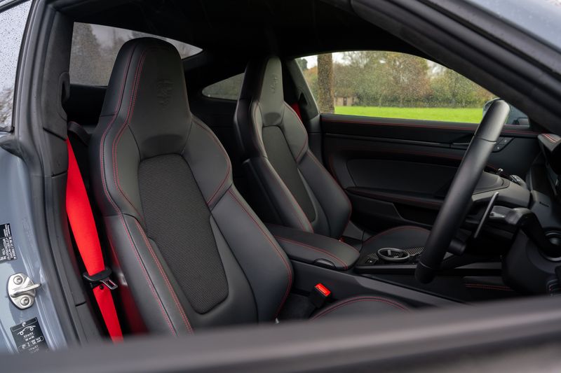 Porsche 911 (992) GT3 Touring PDK