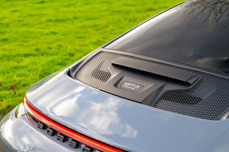 Porsche 911 (992) GT3 Touring PDK