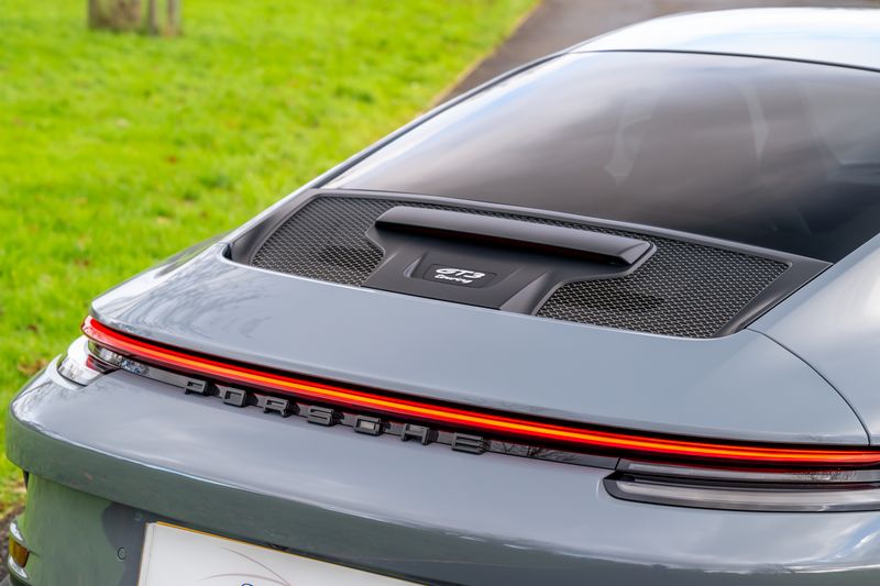 Porsche 911 (992) GT3 Touring PDK