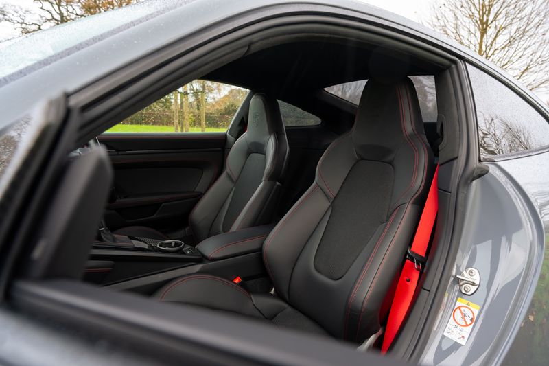 Porsche 911 (992) GT3 Touring PDK