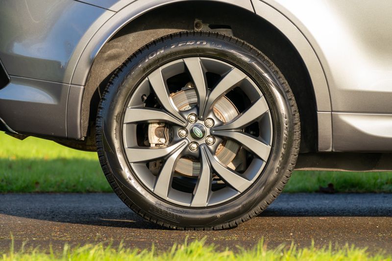 Land Rover Discovery Sport P300e R-Dynamic SE