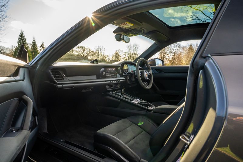 Porsche 911 (992) Carrera GTS PDK