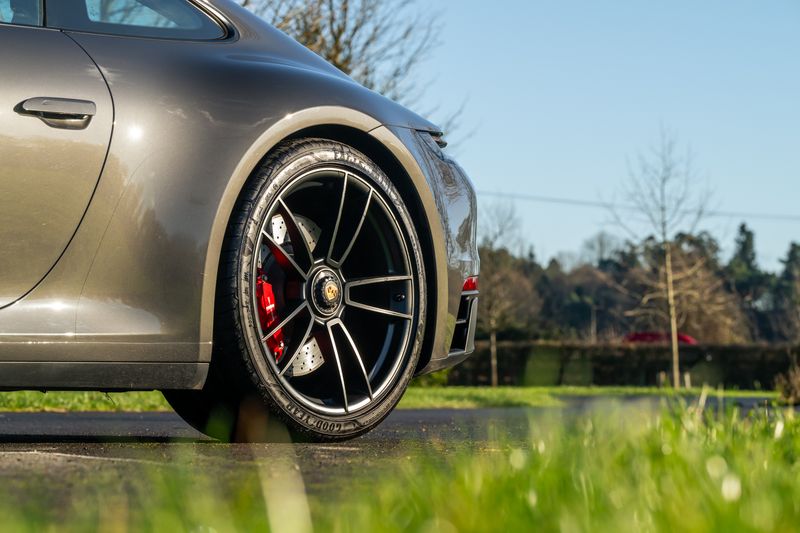 Porsche 911 (992) Carrera GTS PDK