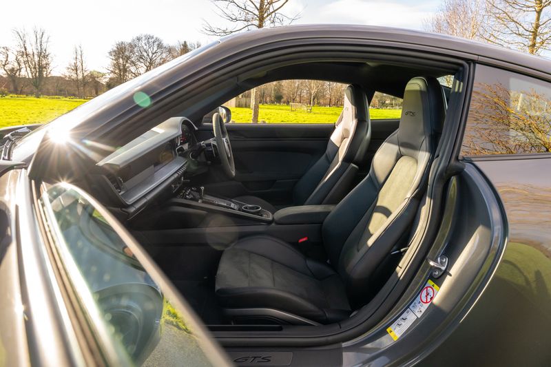 Porsche 911 (992) Carrera GTS PDK