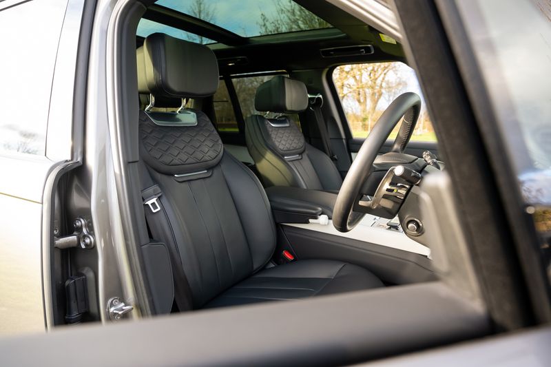 Range Rover 4.4 P615 V8 SV Auto 4WD