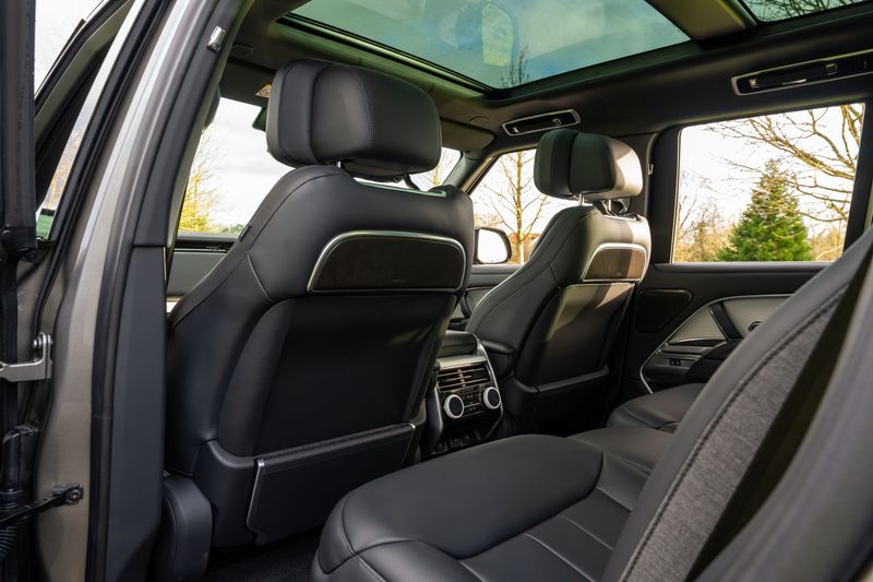 Range Rover 4.4 P615 V8 SV Auto 4WD