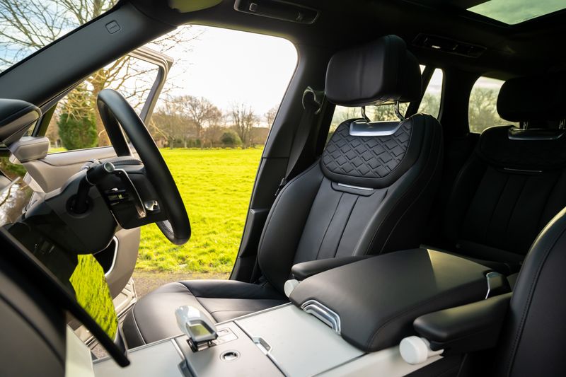 Range Rover 4.4 P615 V8 SV Auto 4WD