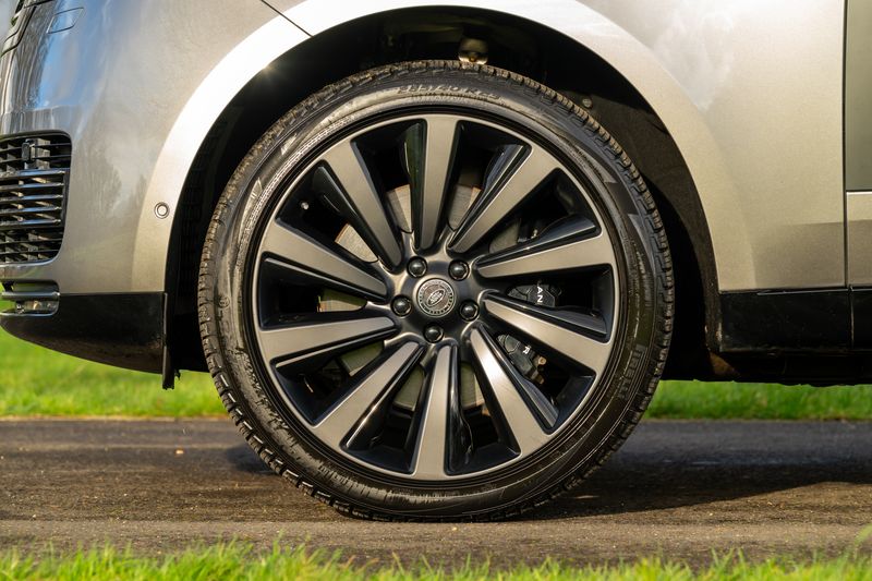 Range Rover 4.4 P615 V8 SV Auto 4WD