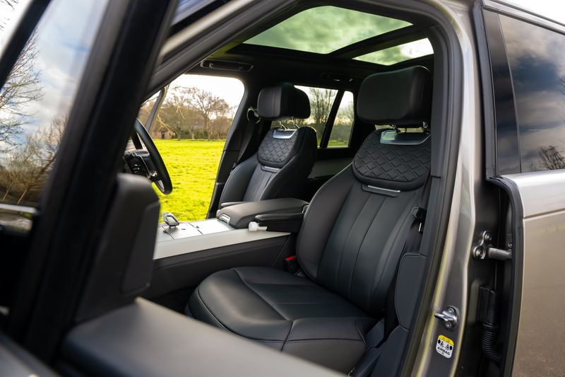 Range Rover 4.4 P615 V8 SV Auto 4WD