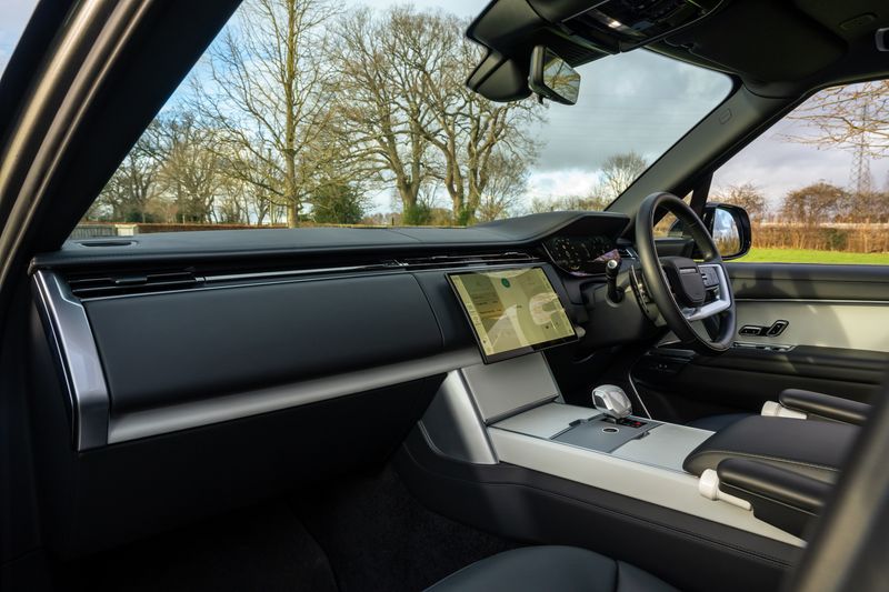 Range Rover 4.4 P615 V8 SV Auto 4WD