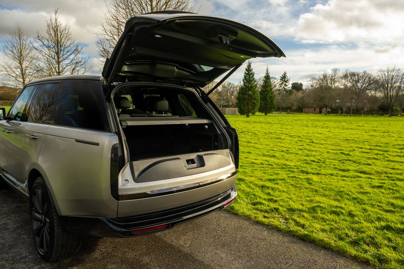 Range Rover 4.4 P615 V8 SV Auto 4WD