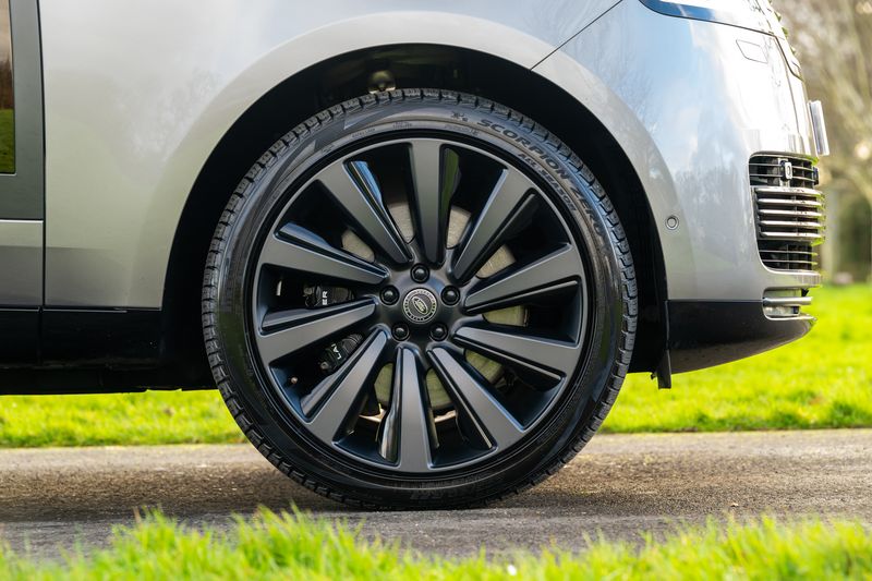 Range Rover 4.4 P615 V8 SV Auto 4WD