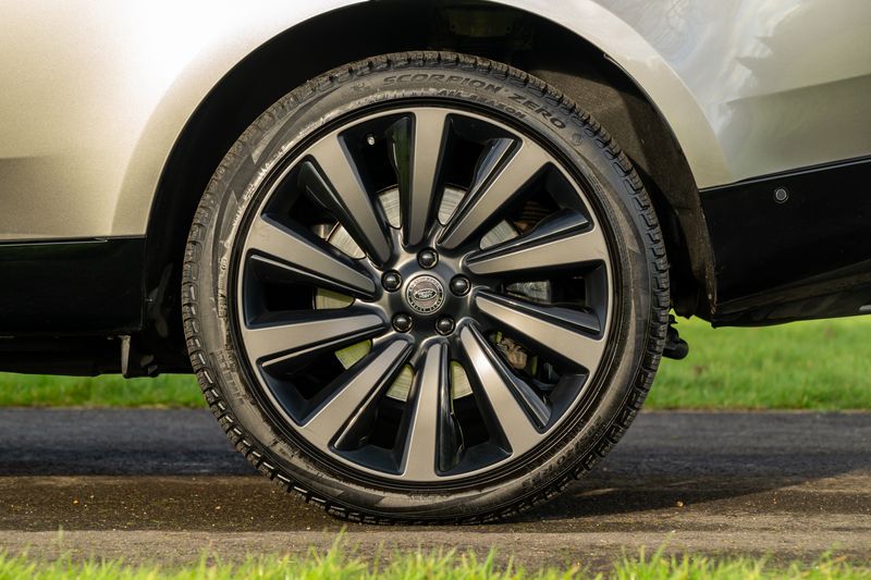 Range Rover 4.4 P615 V8 SV Auto 4WD