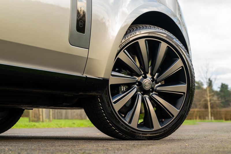 Range Rover 4.4 P615 V8 SV Auto 4WD