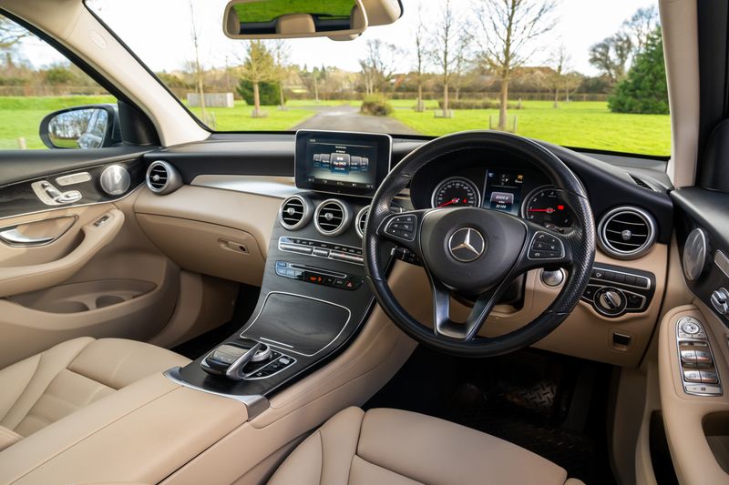 Mercedes-Benz GLC250 Sport (Premium Plus) G-Tronic+ 4MATIC