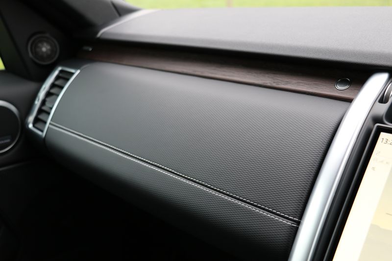 Land Rover Discovery D300 R-Dynamic HSE