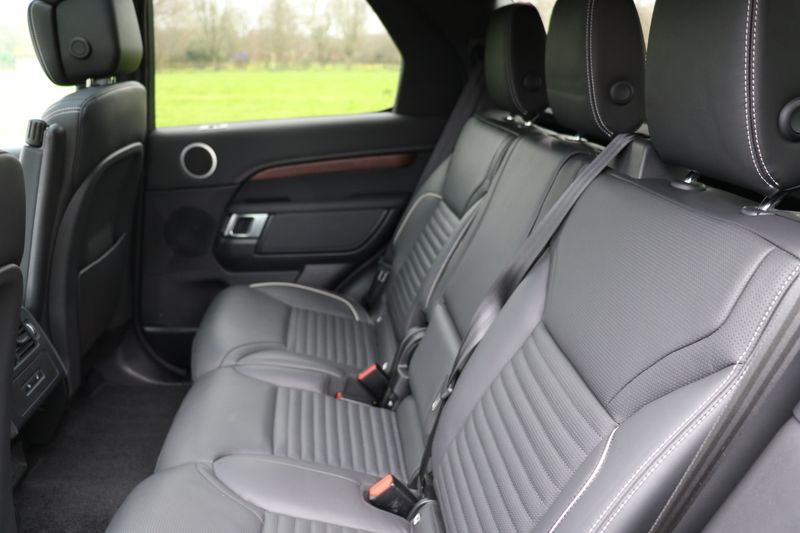 Land Rover Discovery D300 R-Dynamic HSE