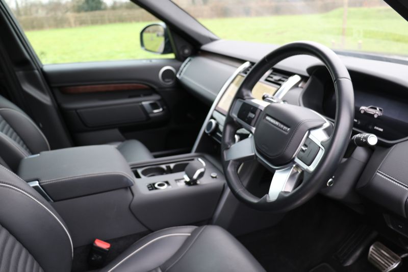 Land Rover Discovery D300 R-Dynamic HSE