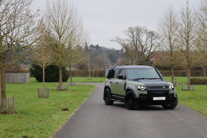 Land Rover Defender 110 D300 X-Dynamic HSE 'URBAN Kit'