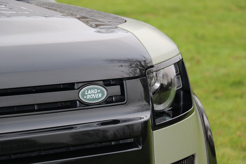 Land Rover Defender 110 D300 X-Dynamic HSE 'URBAN Kit'