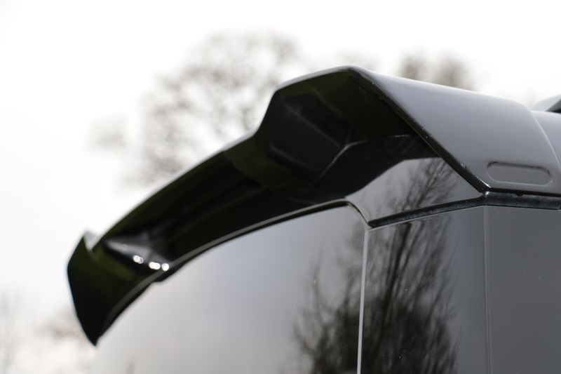 Land Rover Defender 110 D300 X-Dynamic HSE 'URBAN Kit'