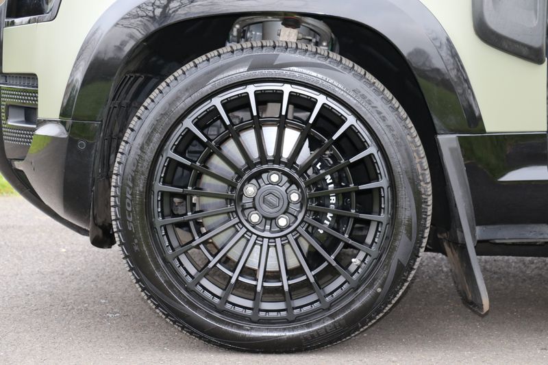 Land Rover Defender 110 D300 X-Dynamic HSE 'URBAN Kit'