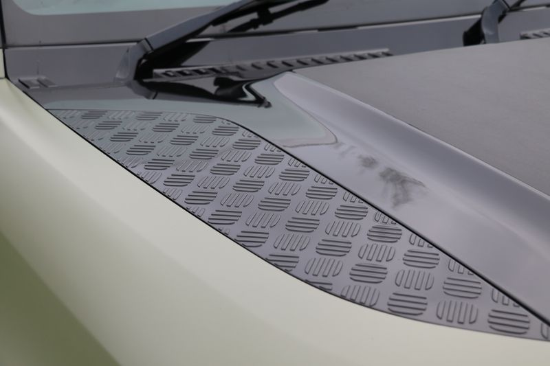 Land Rover Defender 110 D300 X-Dynamic HSE 'URBAN Kit'