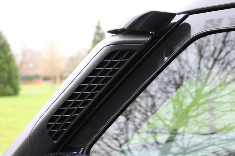 Land Rover Defender 110 D300 X-Dynamic HSE 'URBAN Kit'