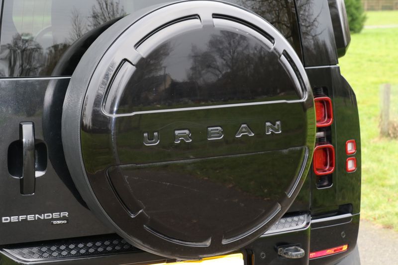 Land Rover Defender 110 D300 X-Dynamic HSE 'URBAN Kit'