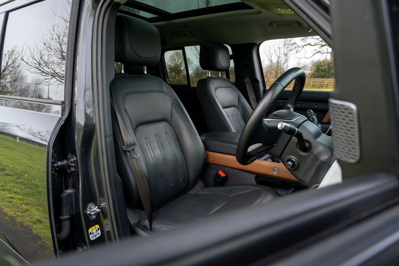 Land Rover Defender 110 3.0 D250 MHEV HSE