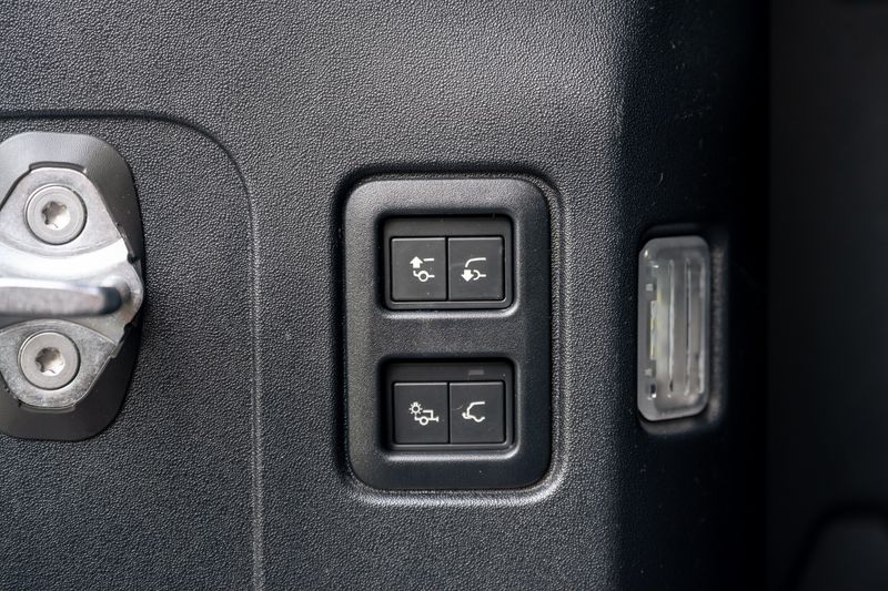 Land Rover Defender 110 3.0 D250 MHEV HSE