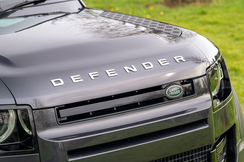 Land Rover Defender 110 3.0 D250 MHEV HSE