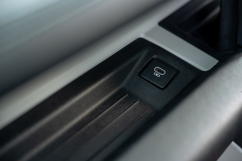 Land Rover Defender 110 3.0 D250 MHEV HSE