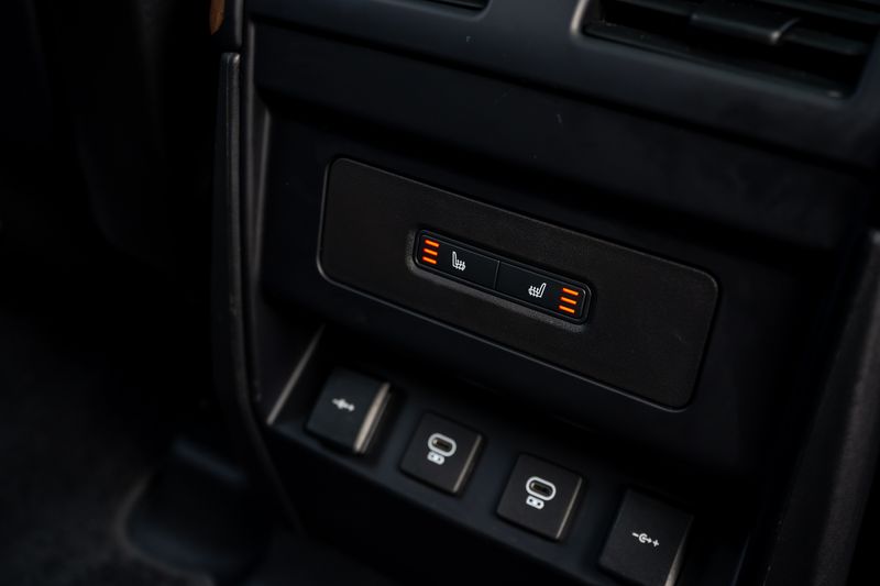 Land Rover Defender 110 3.0 D250 MHEV HSE