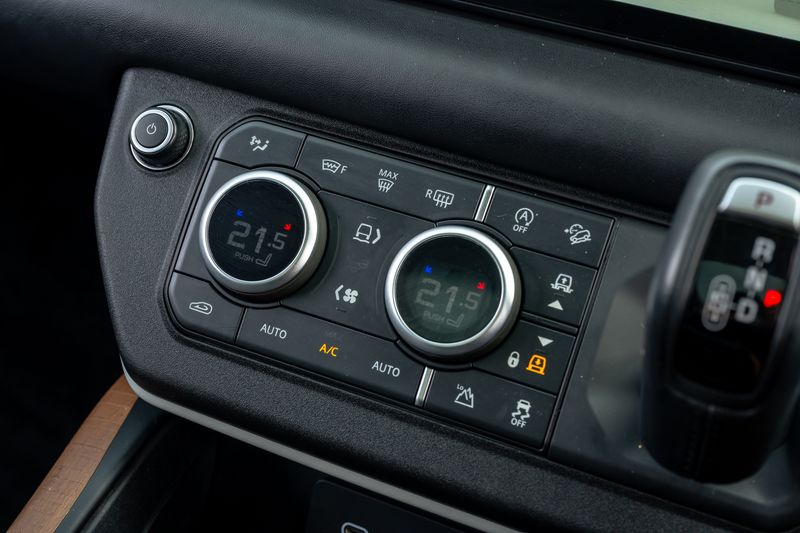 Land Rover Defender 110 3.0 D250 MHEV HSE