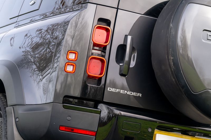 Land Rover Defender 110 3.0 D250 MHEV HSE