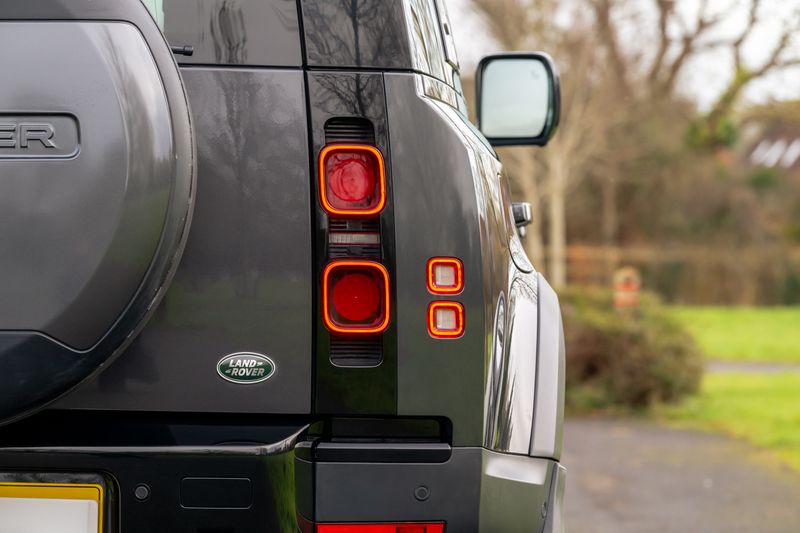 Land Rover Defender 110 3.0 D250 MHEV HSE