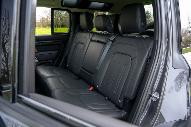 Land Rover Defender 110 3.0 D250 MHEV HSE