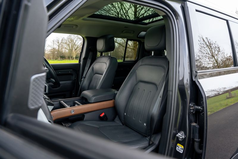 Land Rover Defender 110 3.0 D250 MHEV HSE