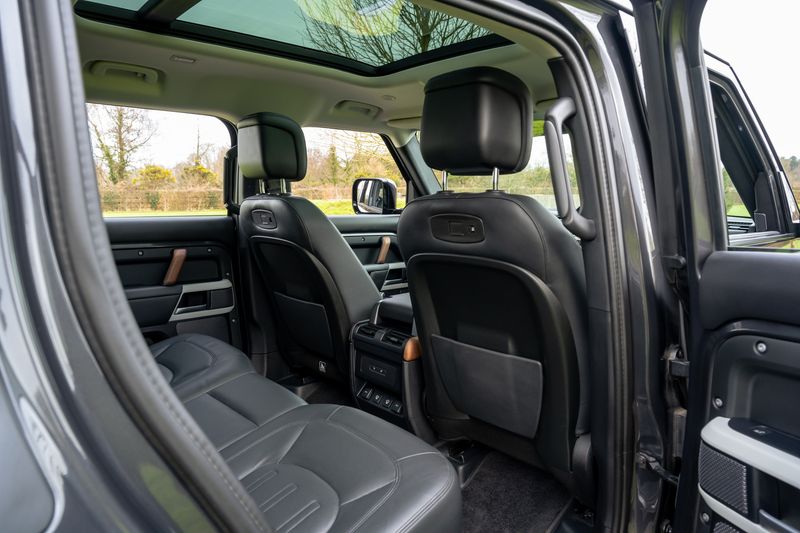 Land Rover Defender 110 3.0 D250 MHEV HSE