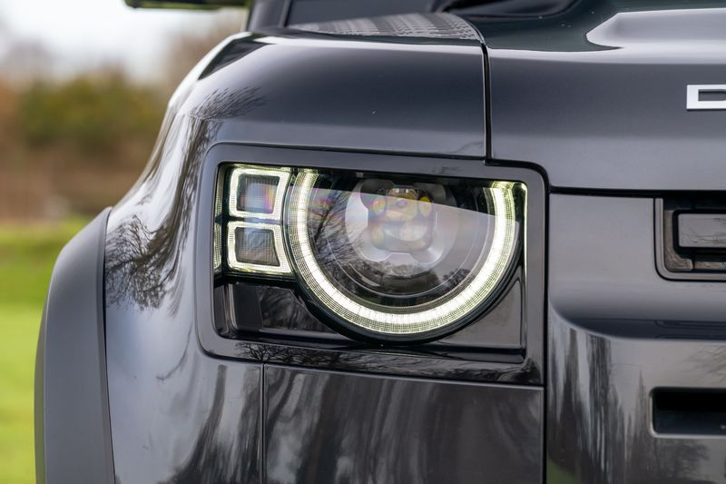 Land Rover Defender 110 3.0 D250 MHEV HSE