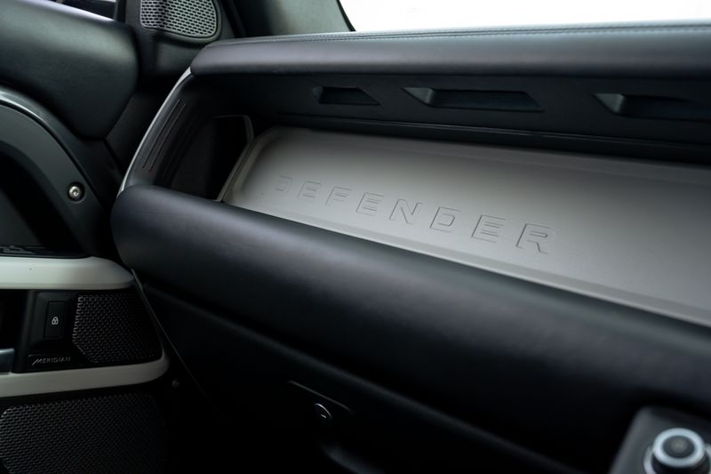 Land Rover Defender 110 3.0 D250 MHEV HSE