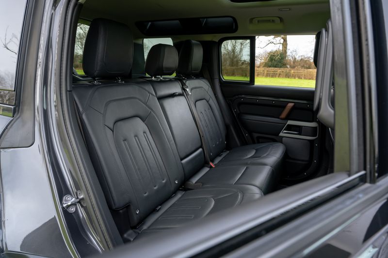 Land Rover Defender 110 3.0 D250 MHEV HSE