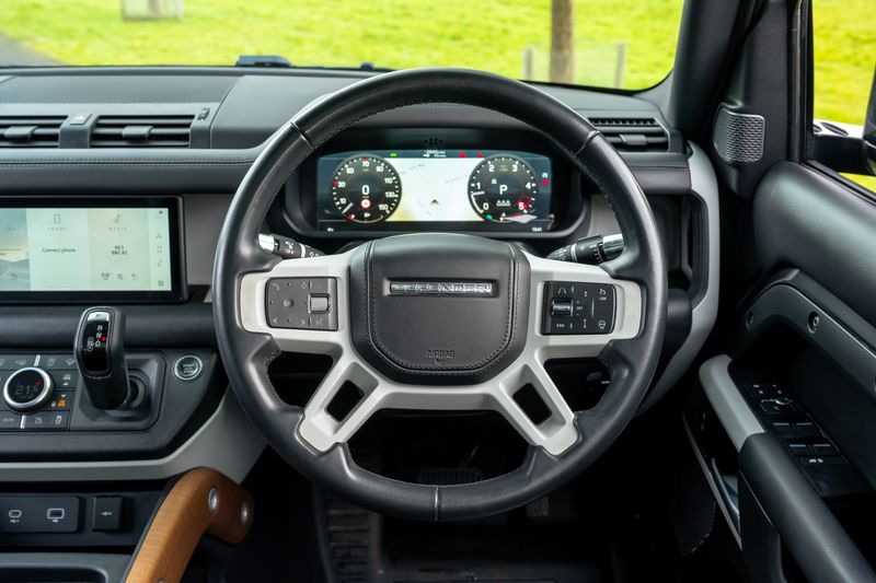 Land Rover Defender 110 3.0 D250 MHEV HSE