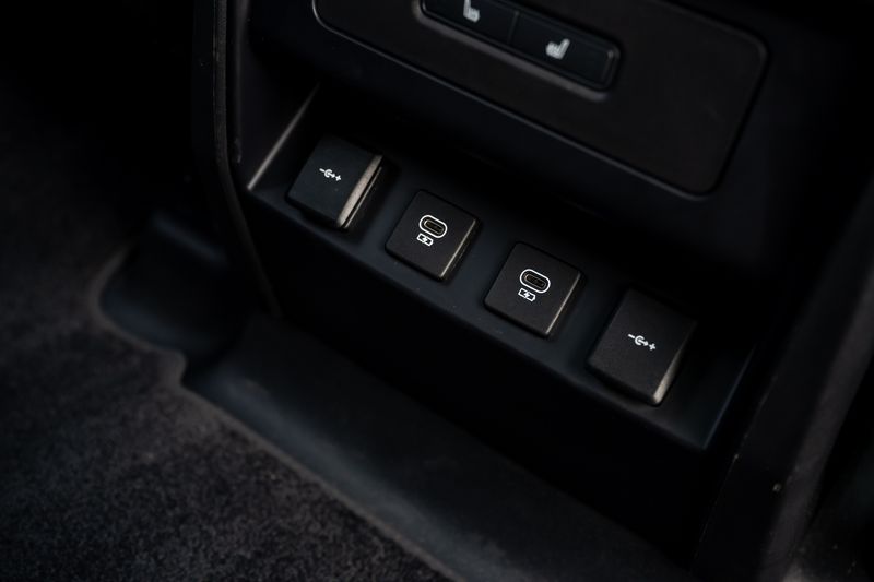 Land Rover Defender 110 3.0 D250 MHEV HSE