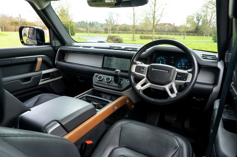 Land Rover Defender 110 3.0 D250 MHEV HSE