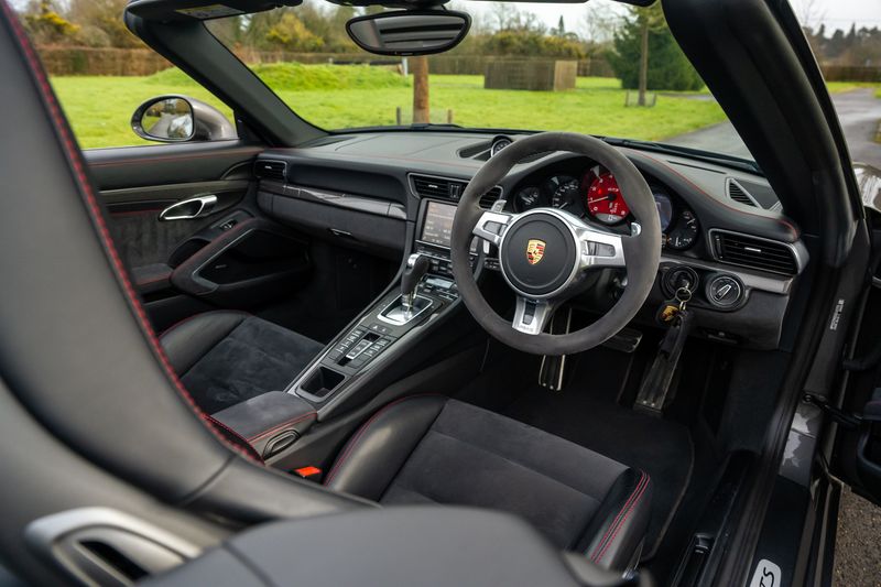 Porsche 911 (991) Carrera GTS Convertible PDK