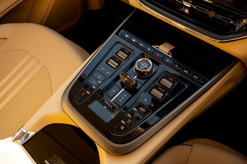 Aston Martin DBX 707 4.0 V8 (Facelift Model)