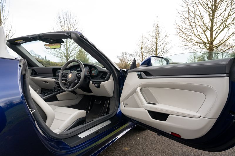 Porsche 911 (992) Carrera Cabriolet